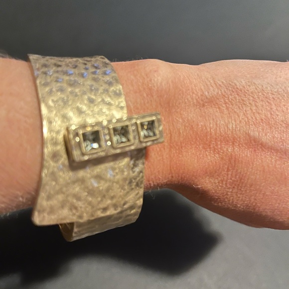 Lia Sophia That’s A Wrap bracelet. - Picture 3 of 3